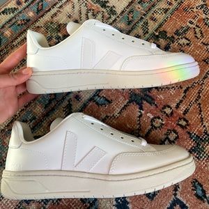 Veja V10 White